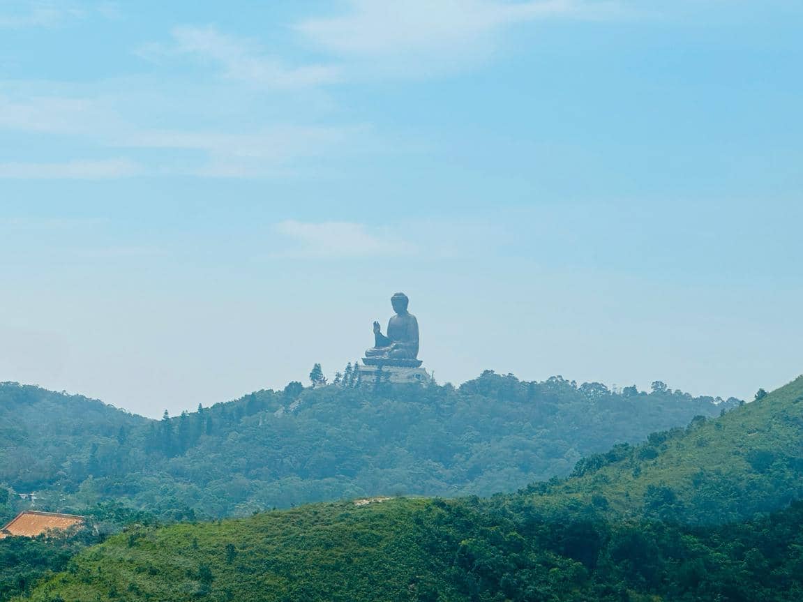 ilustrasi Big Buddha di Lantau Island