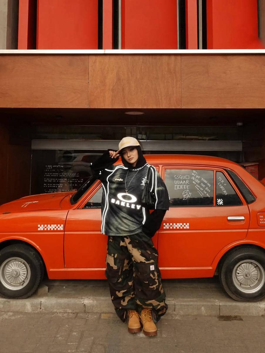 OOTD Pakai Combat Boots ala Tia Santika