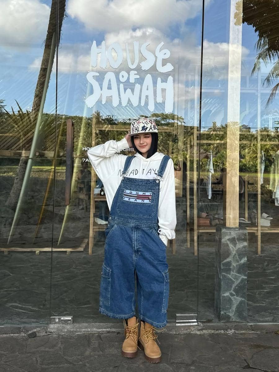 OOTD Pakai Combat Boots ala Tia Santika