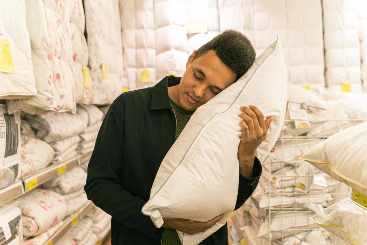 ilustrasi memilih bantal