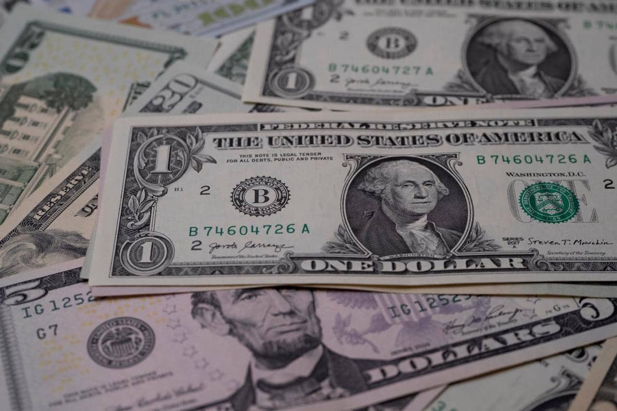5 Faktor yang Membuat Harga Emas dan Dolar Sering Bergerak Bersamaan