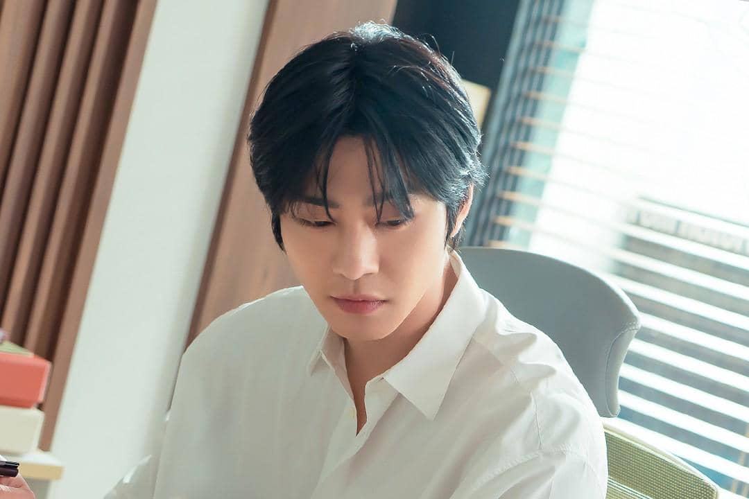 Still cut drama Sold Out On You.
