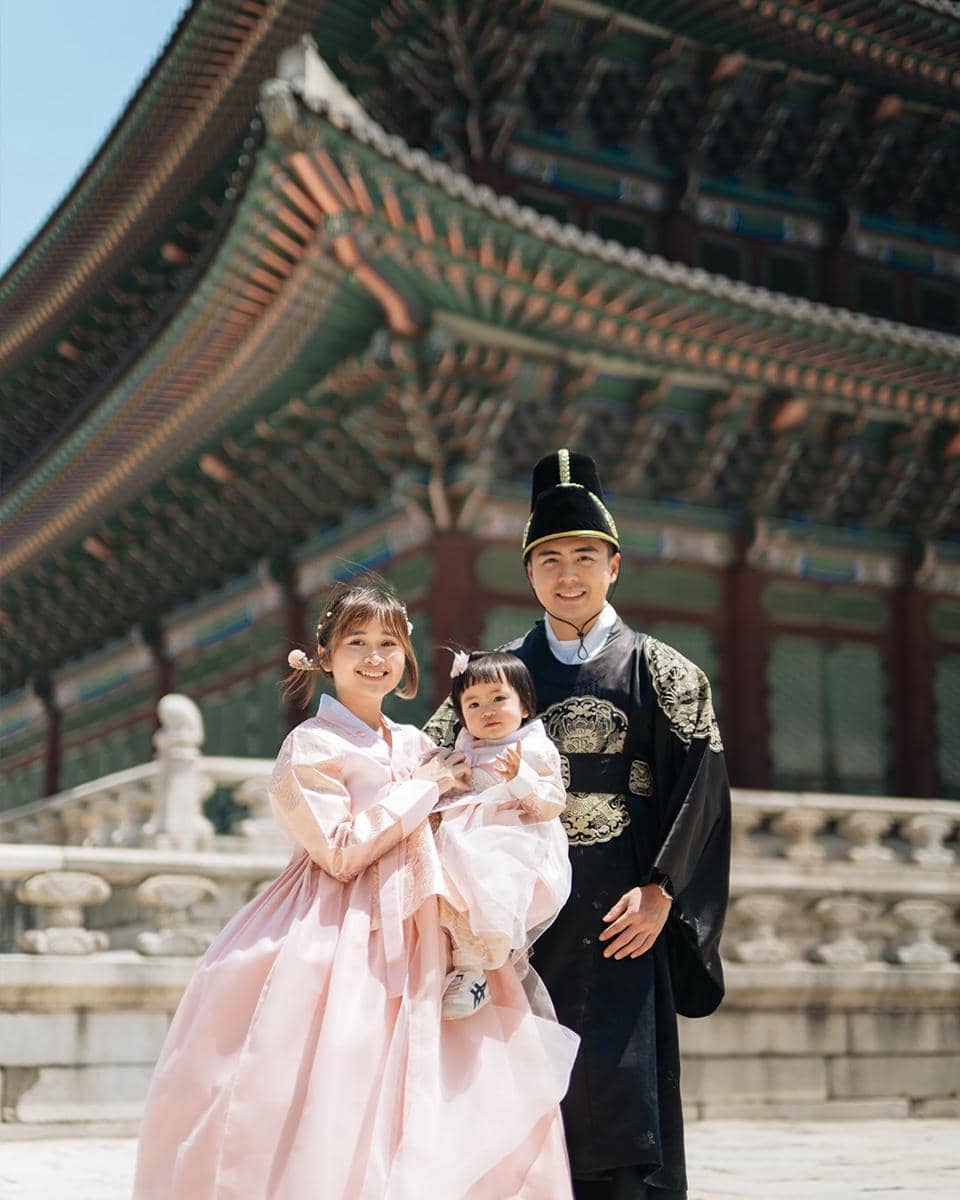 Photoshoot keluarga Gritte Agatha di Gyeongbokgung Palace