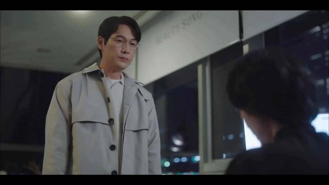 Kim Young-Jae berperan sebagai Dam Suk-Kyung