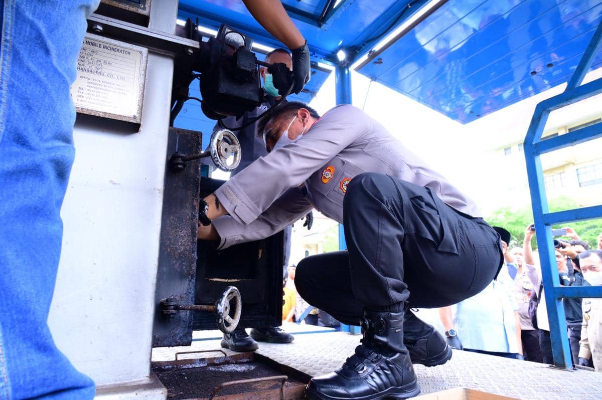 Polda Jambi Musnahkan Sabu 20 Kg dan 20 Ribu Butir Ekstasi