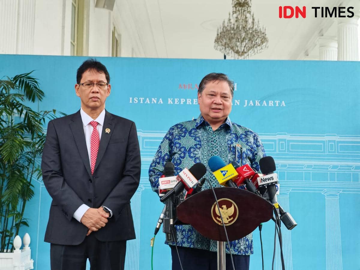 Menteri Koordinator Bidang Perekonomian, Airlangga Hartarto bersama Menteri Keuangan, Purbaya Yudhi Sadewa (IDN Times/Ilman Nafi'an) 