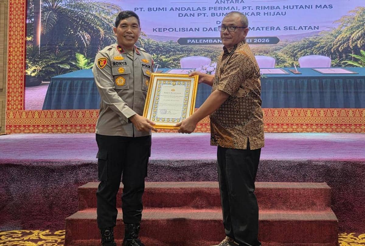 Tiga perusahaan mitra APP Group di Sumatra Selatan mendapat penghargaan dari Polda Sumsel atas kontribusinya dalam upaya pencegahan dan peng