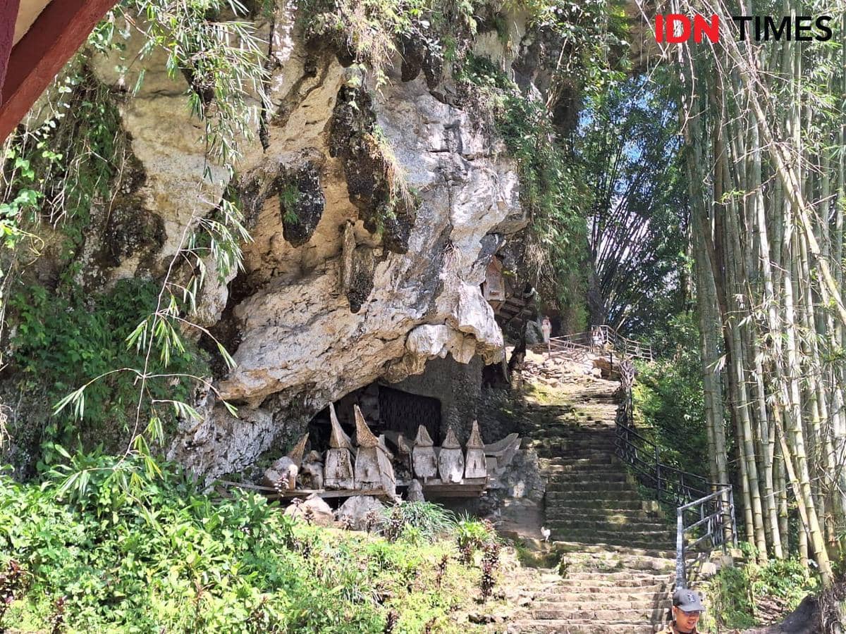 Kubur batu, Kete Kesu, Toraja Utara, Sulawesi Selatan.