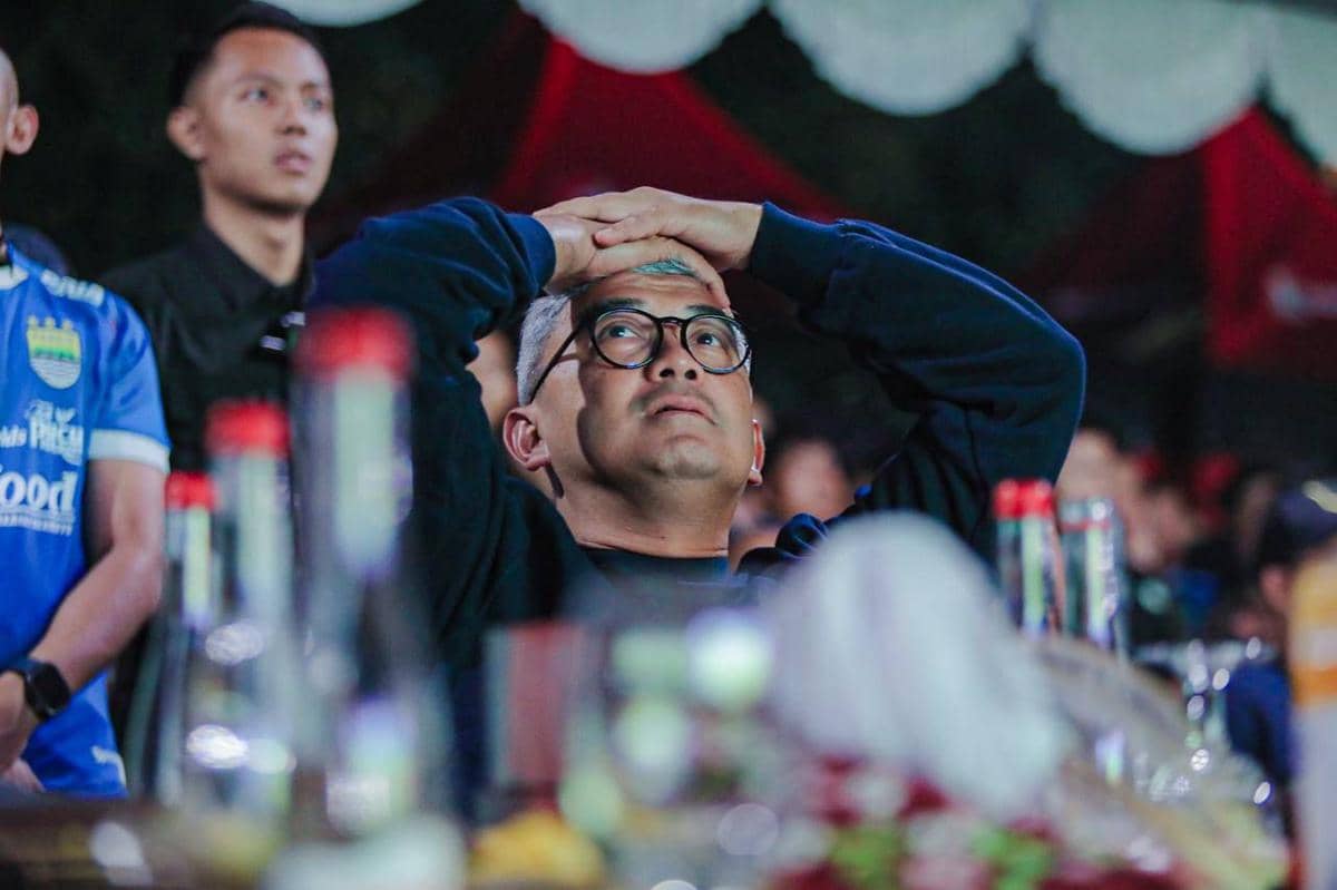 Farhan Akui Pemkot Bandung Salah, Pernah Izinkan PKL Semi Permanen di Trotoar