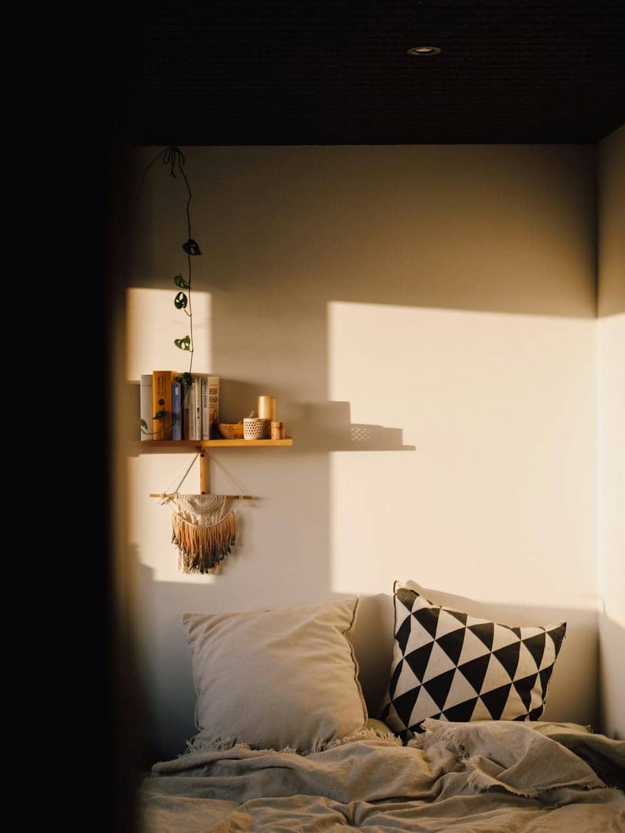 Ilustrasi rak kayu (unsplash.com/Photo by Paulina Herpel)