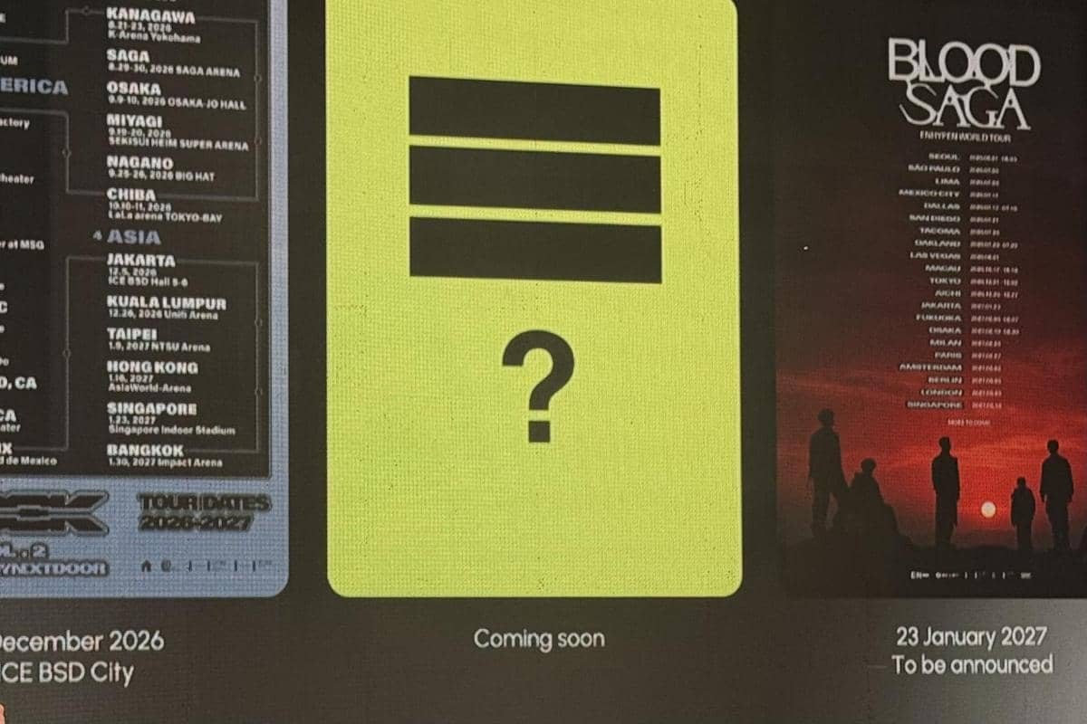 Poster konser misterius dengan tanda tanya besar di tengah latar kuning ditampilkan dalam konferensi pers PK Entertainment.