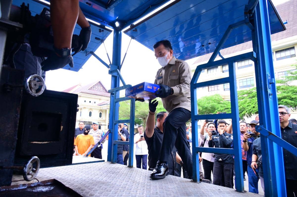 Polda Jambi Musnahkan Sabu 20 Kg dan 20 Ribu Butir Ekstasi