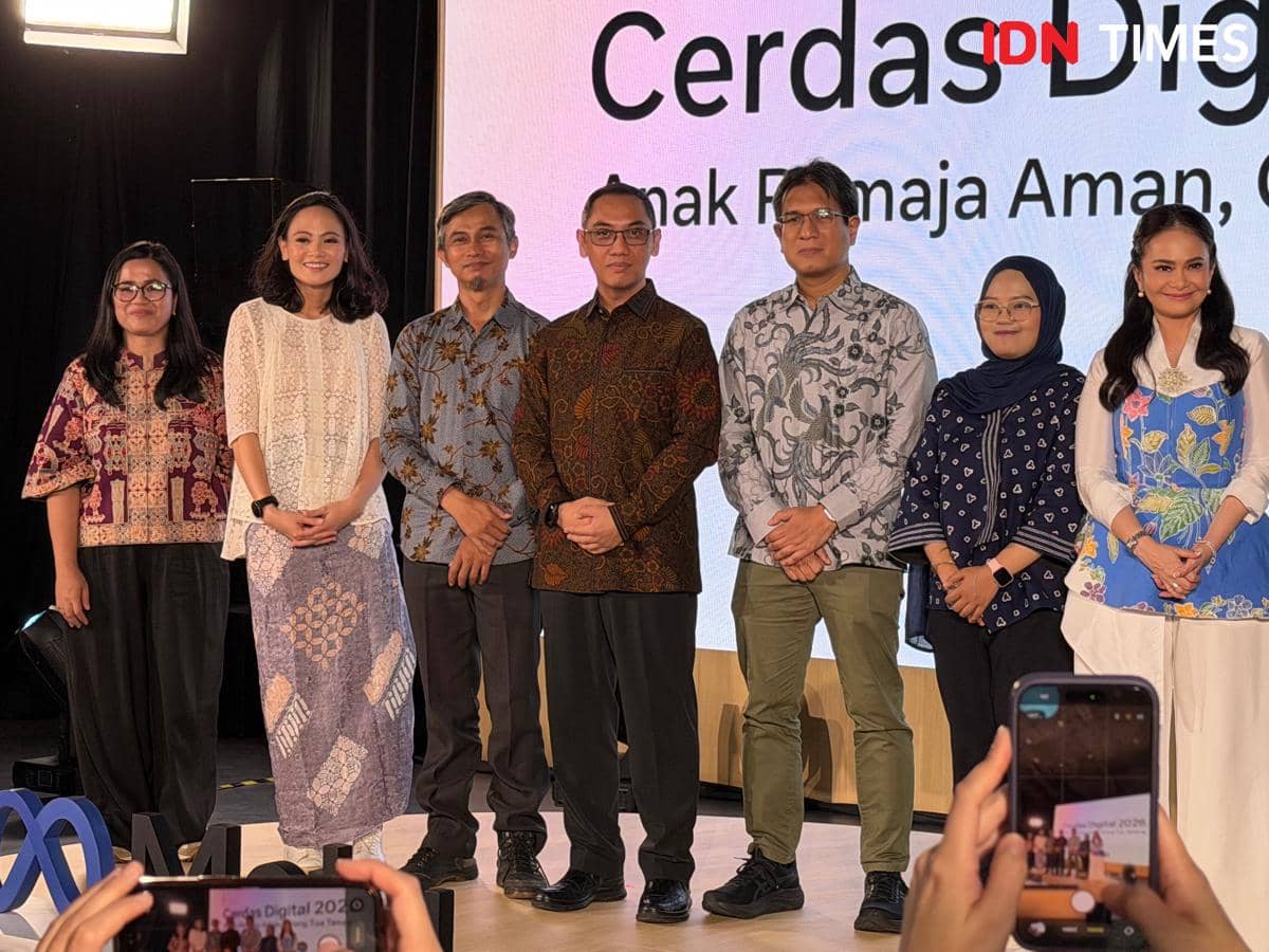 Komdigi Peringatkan Orang Tua Tak Pinjamkan Akun Media Sosial ke Anak
