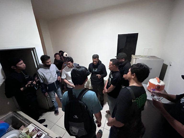 Polisi mengungkap kasus kematian seorang wanita di sebuah penginapan di Jalan Sungai Saddang, Rappocini, Kota Makassar, Rabu (20/5/2026). (D