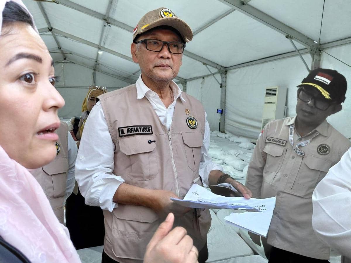 Kemenhaj Sidak Tenda Arafah, Wamen Dahnil Copot Spanduk Ilegal