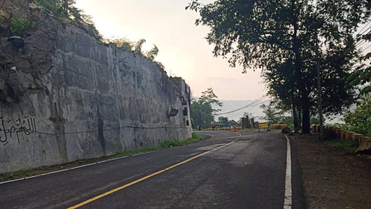 Longsor, Jalan Utama Trenggalek-Ponorogo Kembali Ditutup