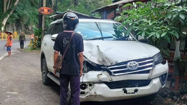 Mobil yang tertimpa material di KM 16 Trenggalek beberapa waktu lalu. IDN Times/istimewa