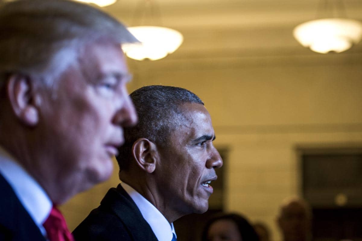 Presiden AS Donald J. Trump dan Mantan Presiden AS Barack Obama selama Pelantikan Presiden ke-58 di Washington, D.C., 20 Januari 2017.