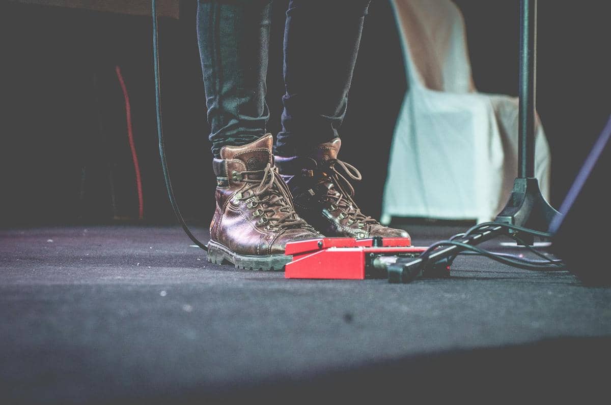 ilustrasi sepatu boots