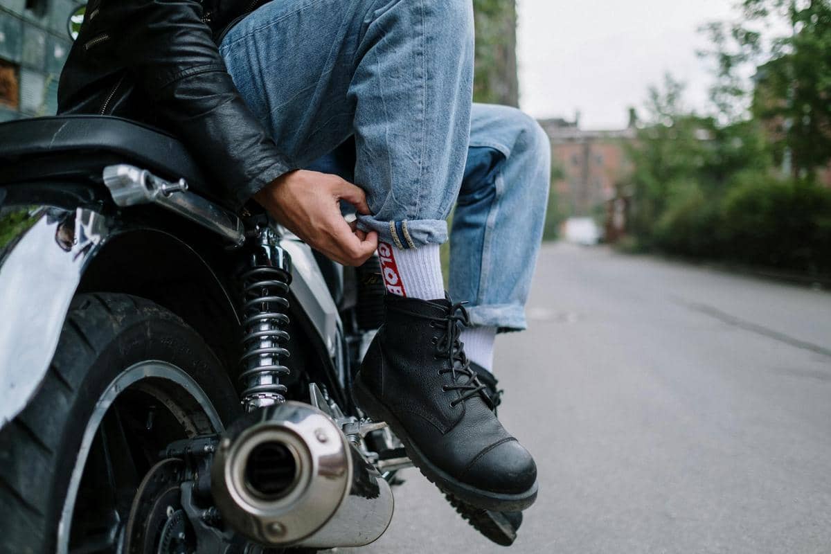 ilustrasi sepatu boots
