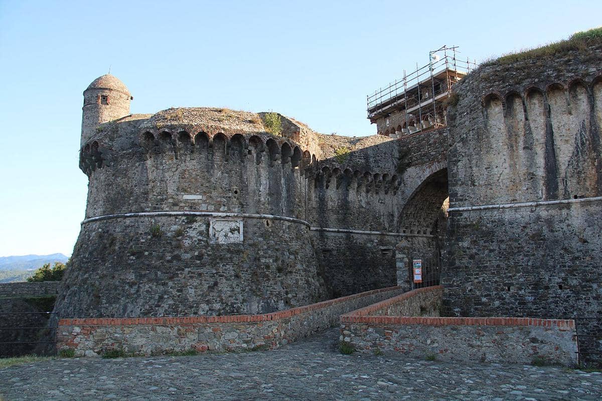 Fortezza di Sarzanello, Kota Sarzana, Italia