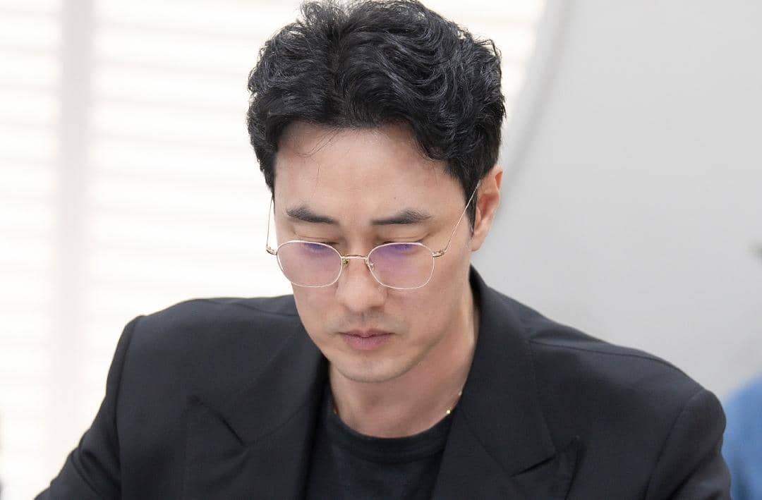 So Ji Sub di pembacaan naskah drama Manager Kim