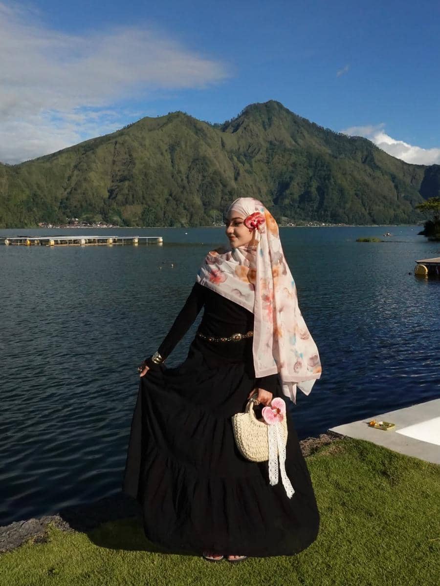 OOTD Liburan ala Tia Santika