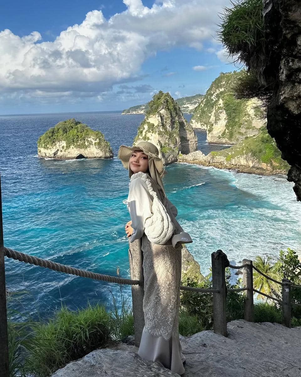 OOTD Liburan ala Tia Santika