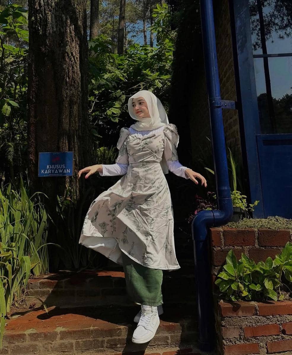 OOTD Liburan ala Tia Santika