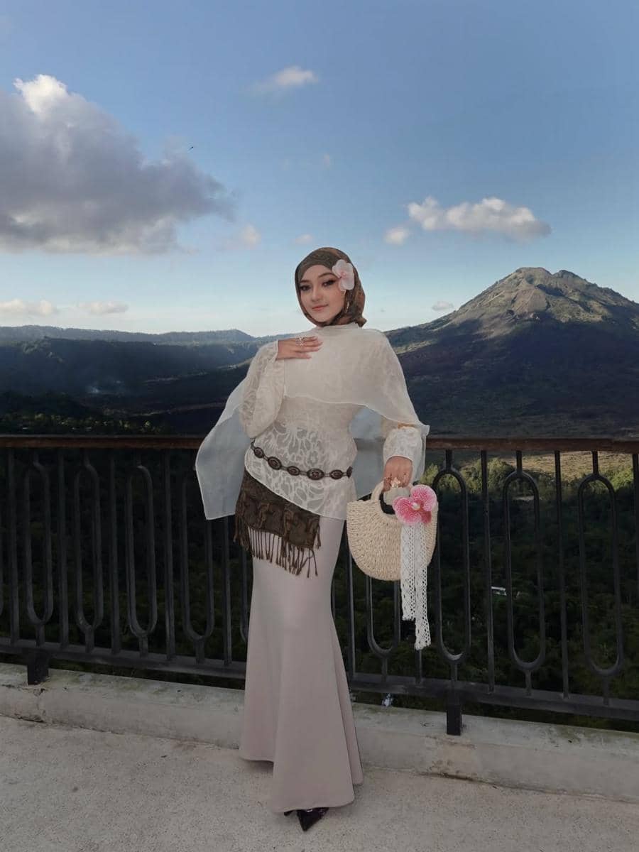 OOTD Liburan ala Tia Santika