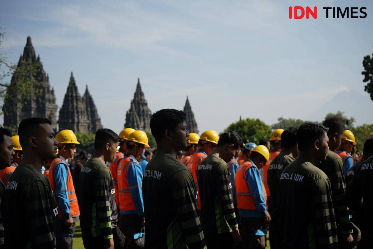 Apel Kesiapsiagaan dan Gelar Peralatan di Lapangan Garuda Taman Wisata Candi (TWC) Prambanan, Sabtu (23/5/2026). (IDN Times/Herlambang Jati Kusumo)
