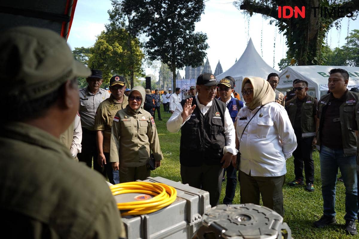 Apel Kesiapsiagaan dan Gelar Peralatan di Lapangan Garuda Taman Wisata Candi (TWC) Prambanan, Sabtu (23/5/2026). (IDN Times/Herlambang Jati Kusumo)