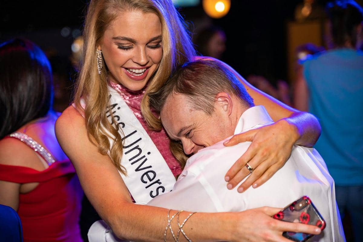 perbedaan miss universe dan miss world