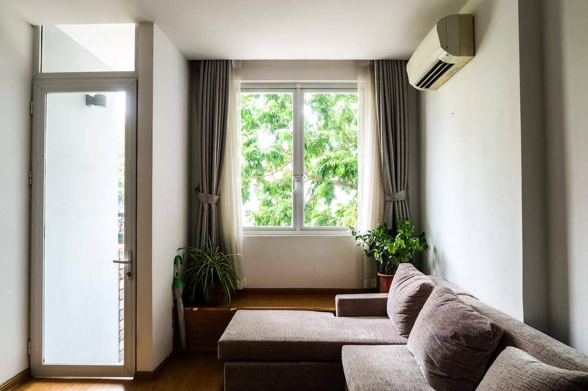 ilustrasi interior rumah dengan AC