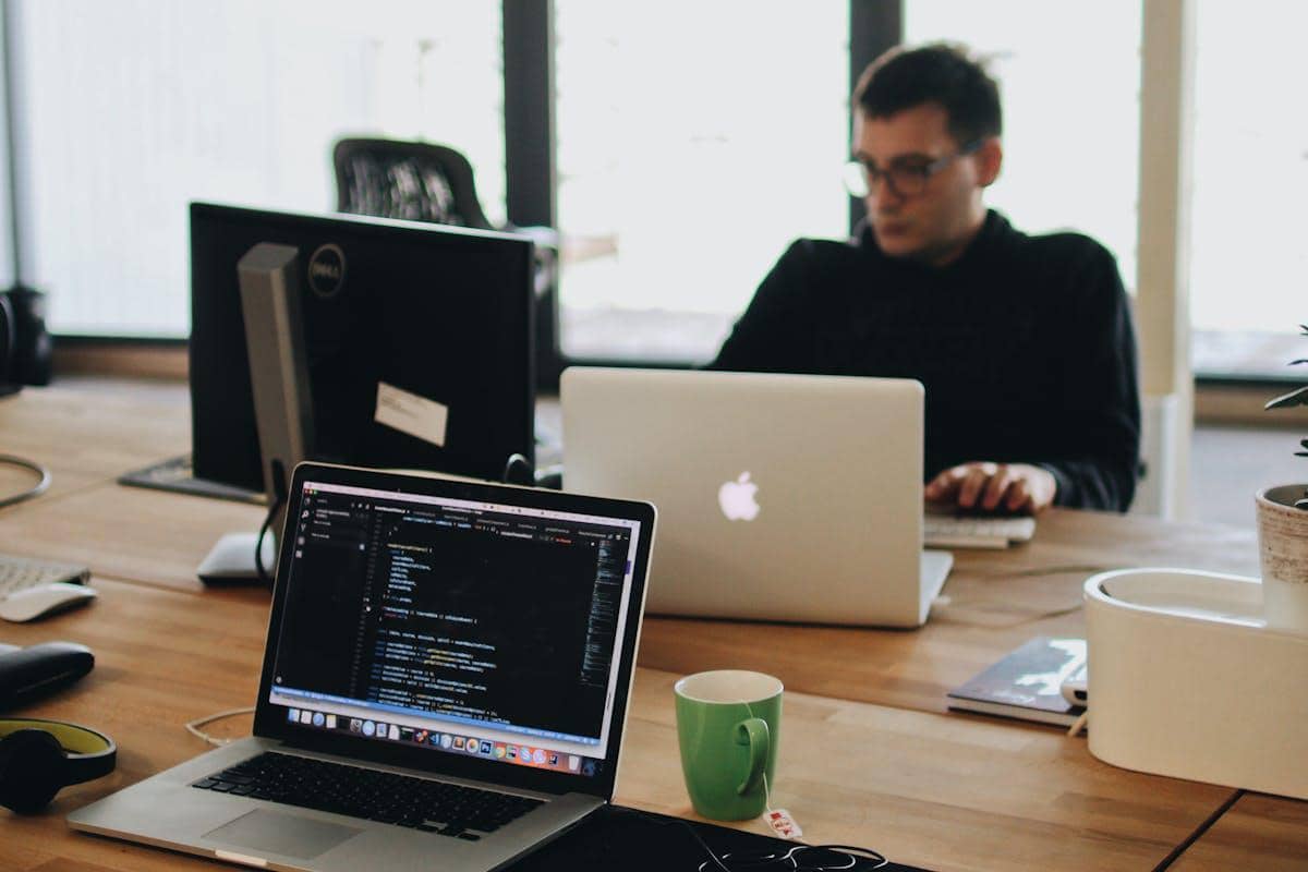 Berapa RAM Minimal Laptop untuk Coding? Ini Besaran Idealnya