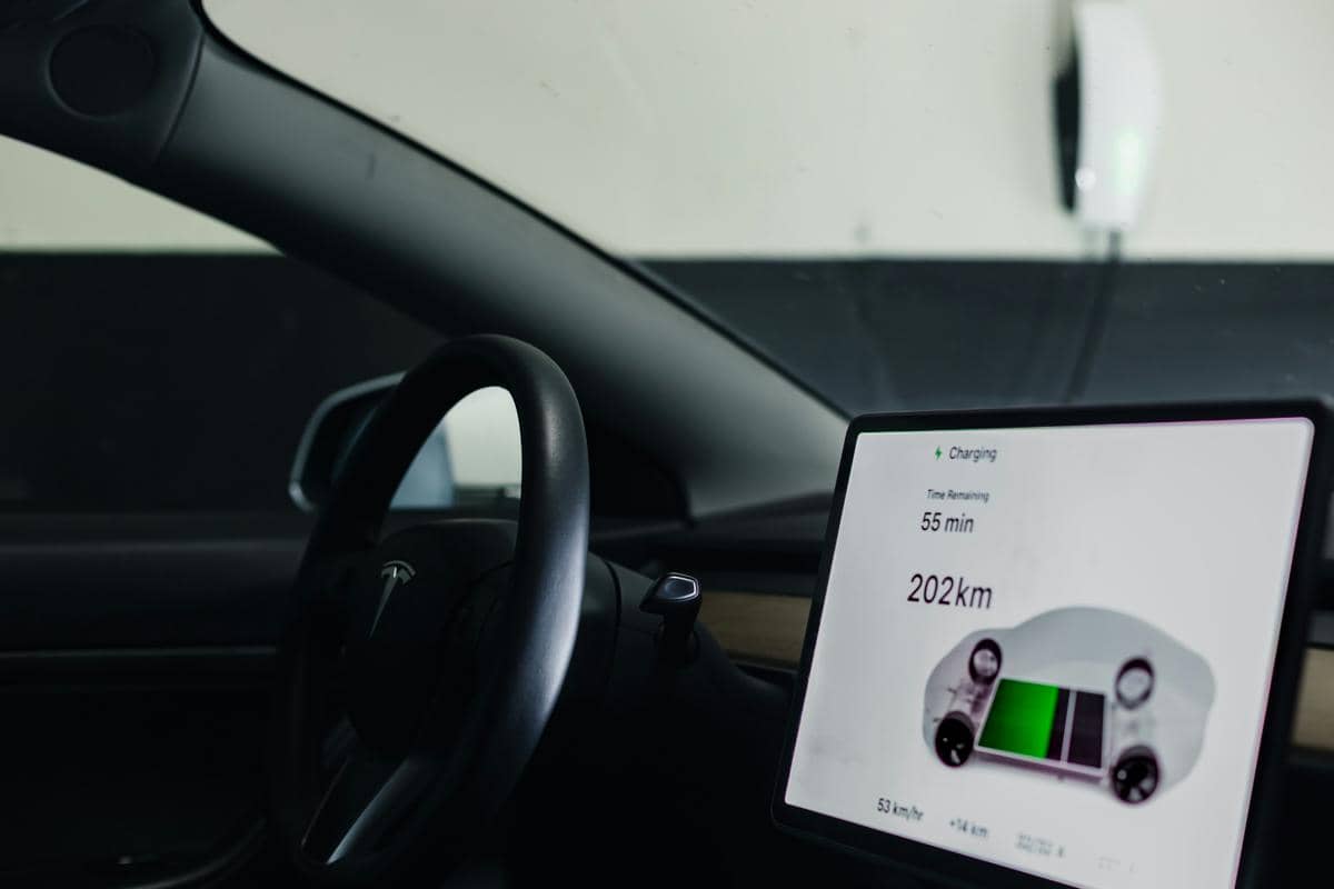 Proses pengecasan mobil listrik
