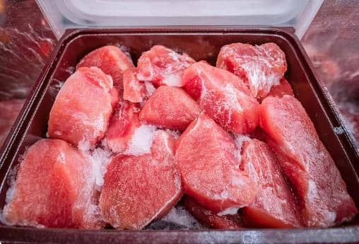 5 Kesalahan Umum Saat Memasak Daging Beku, Ini yang Bikin Alot!