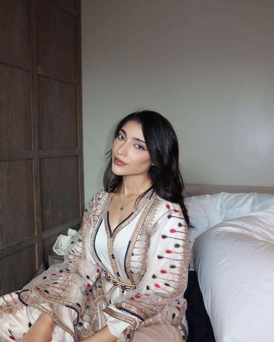 Ide makeup ala Amna Al Qubaisi