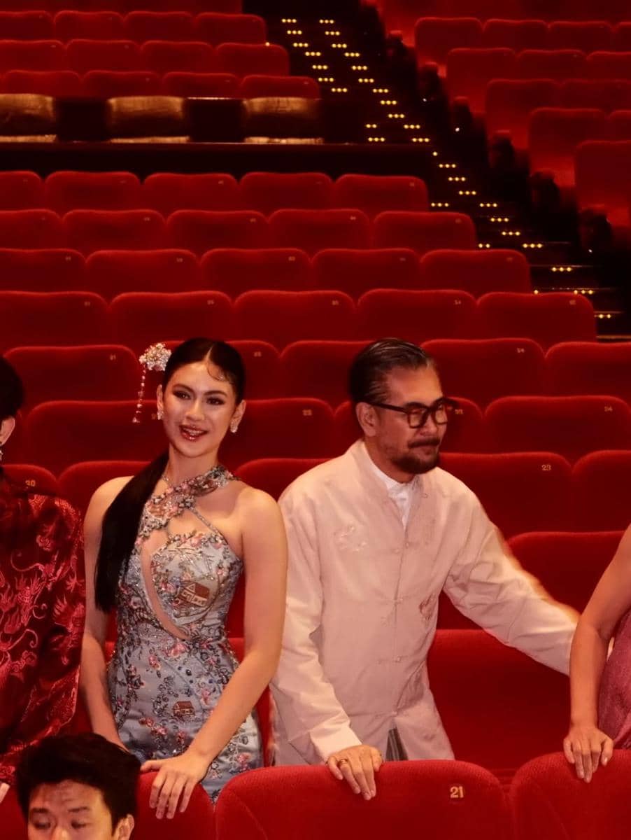 potret Karina Moudy di Gala Premiere Sekawan Limo 2