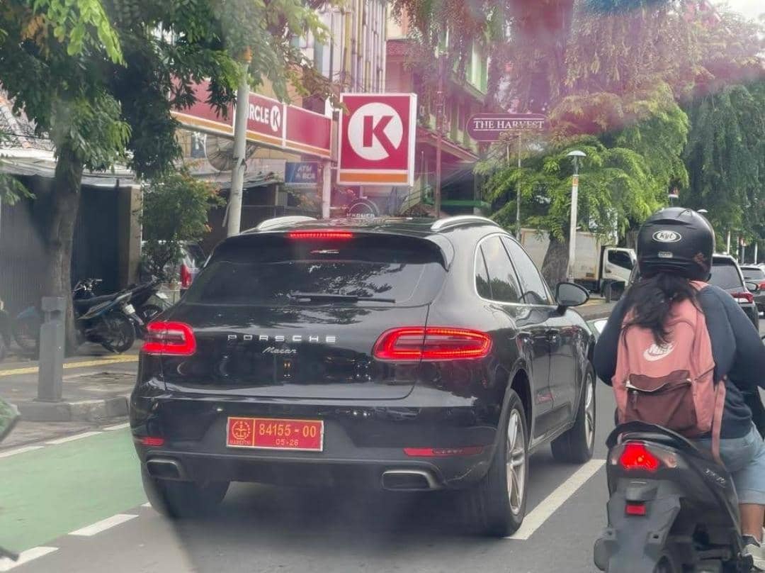 Viral Porsche Pakai Pelat TNI, Mabes Bantah Itu Mobil Dinas