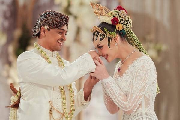 7 Potret Akad Nikah Tengku Nadira, Sahabat Artis Jadi Bridesmaid-Groomsmen