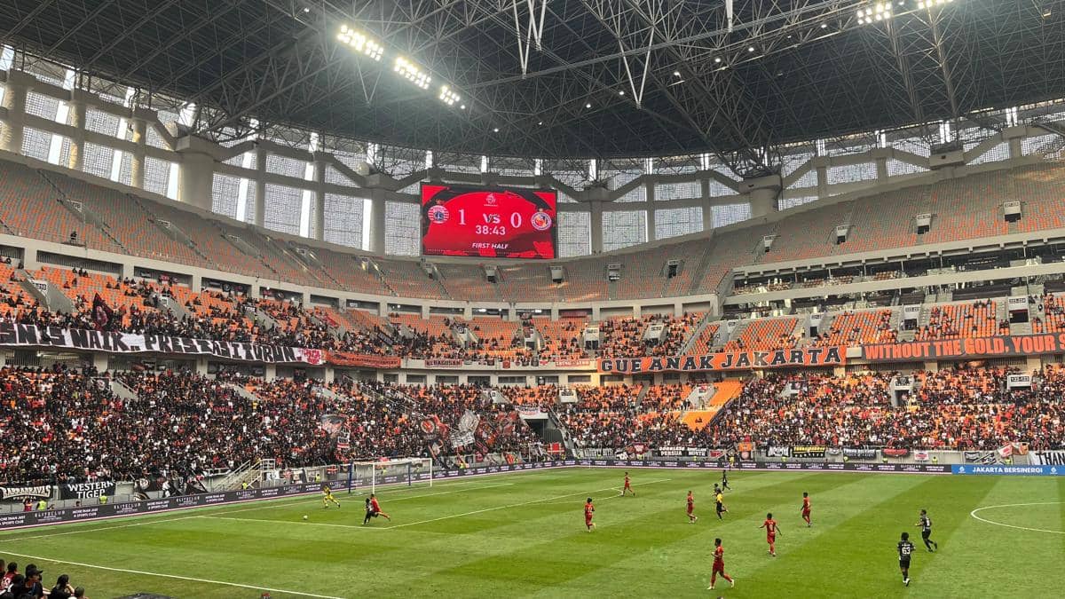 Pertandingan antara Persija Jakarta kontra Semen Padang FC di Jakarta International Stadium (JIS), Jakarta (IDN Times/Ridwan Aji Pitoko)
