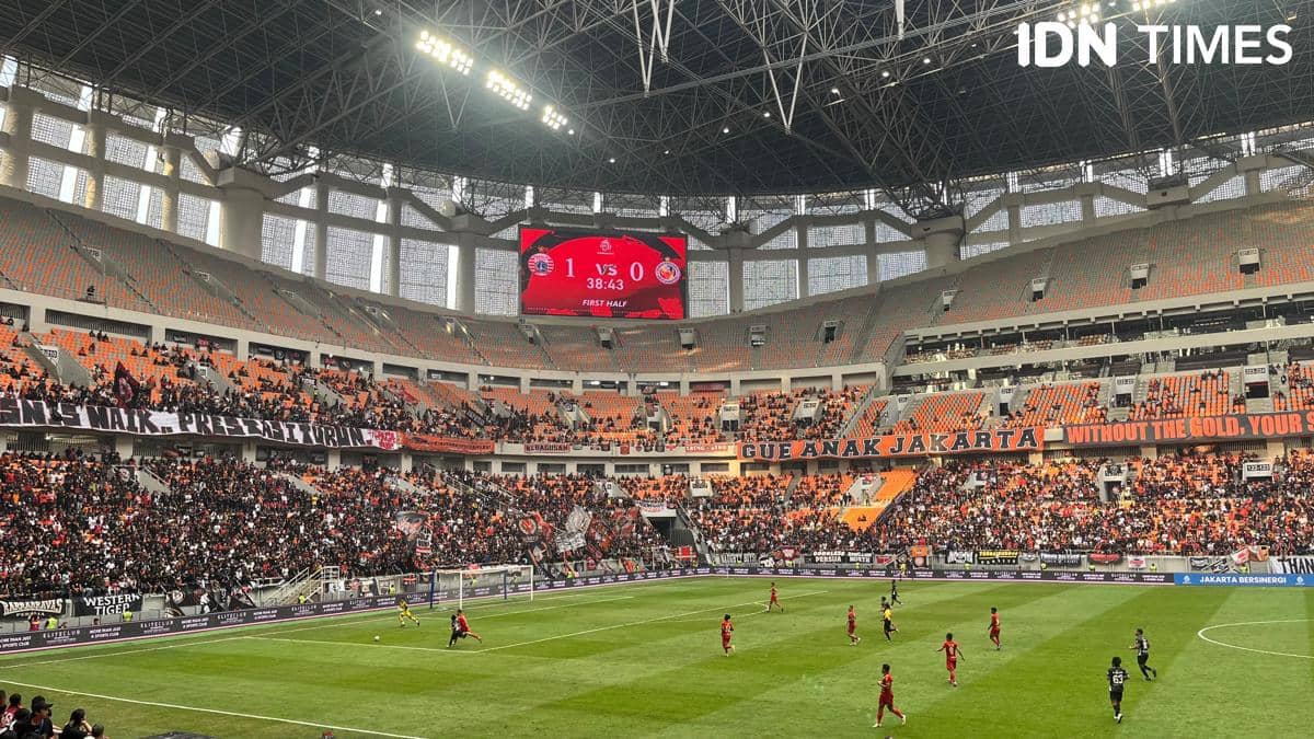 Pertandingan antara Persija Jakarta kontra Semen Padang FC di Jakarta International Stadium (JIS), Jakarta (IDN Times/Ridwan Aji Pitoko)