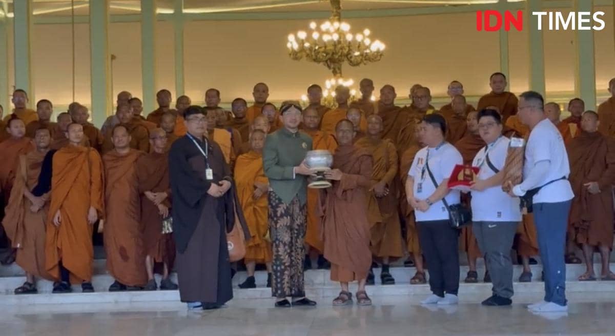 Biksu Thudong  Singgah di Pura Mangkunegaran Solo Disambut Gusti Bhre