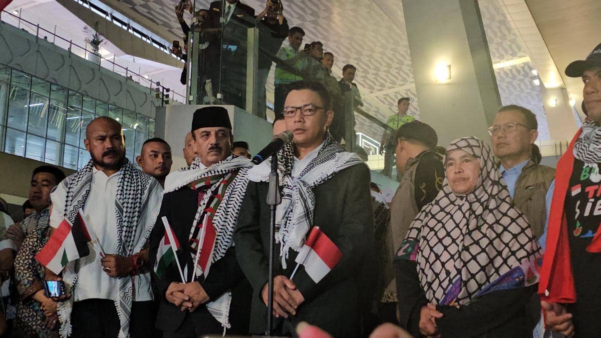 Menteri Luar Negeri Sugiono menyambut 9 WNI aktivis Global Sumud Flotilla