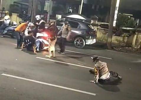 Polisi di Makassar Terpental Ditabrak Pemotor saat Razia Kamtibmas