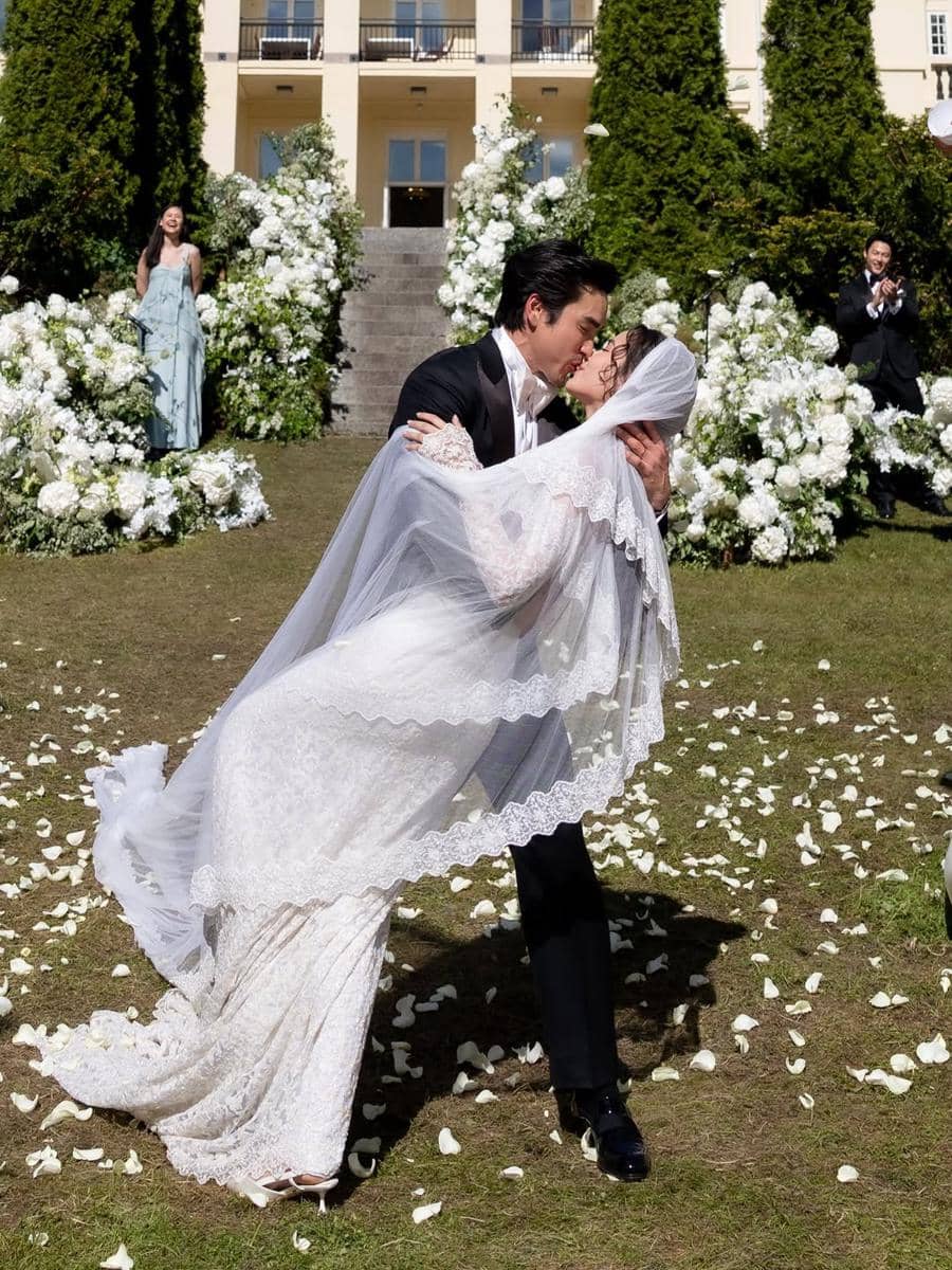 potret pernikahan Nadech Kugimiya dan Yaya Urassaya Sperbund 
