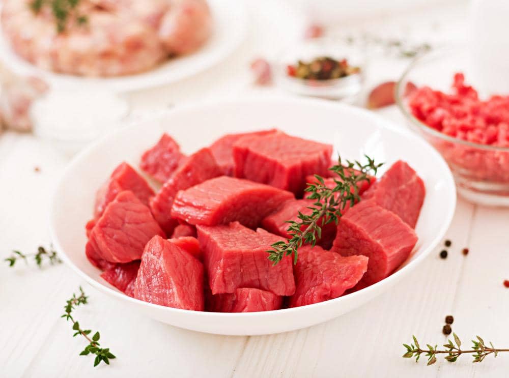 ilustrasi daging segar yang dipotong dadu