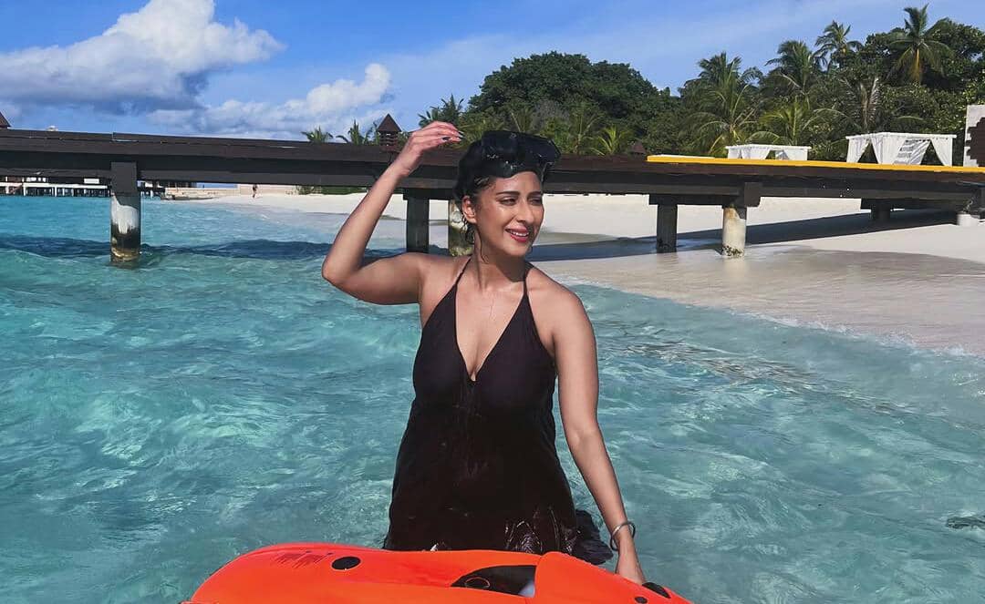 9 Potret Cheshta Bhagat Liburan Musim Panas di Maldives, Seru Banget!