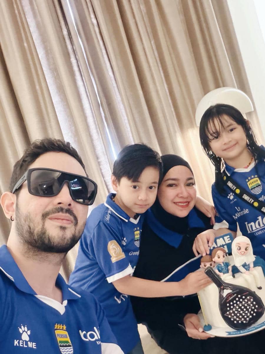 Aryani Fitriana Ultah di Tribun saat Nonton Persib (instagram.com/aryanifitriana24)